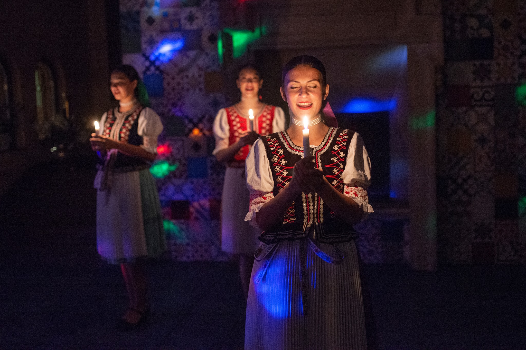 fotografia folkorne vystupenie sviecky
