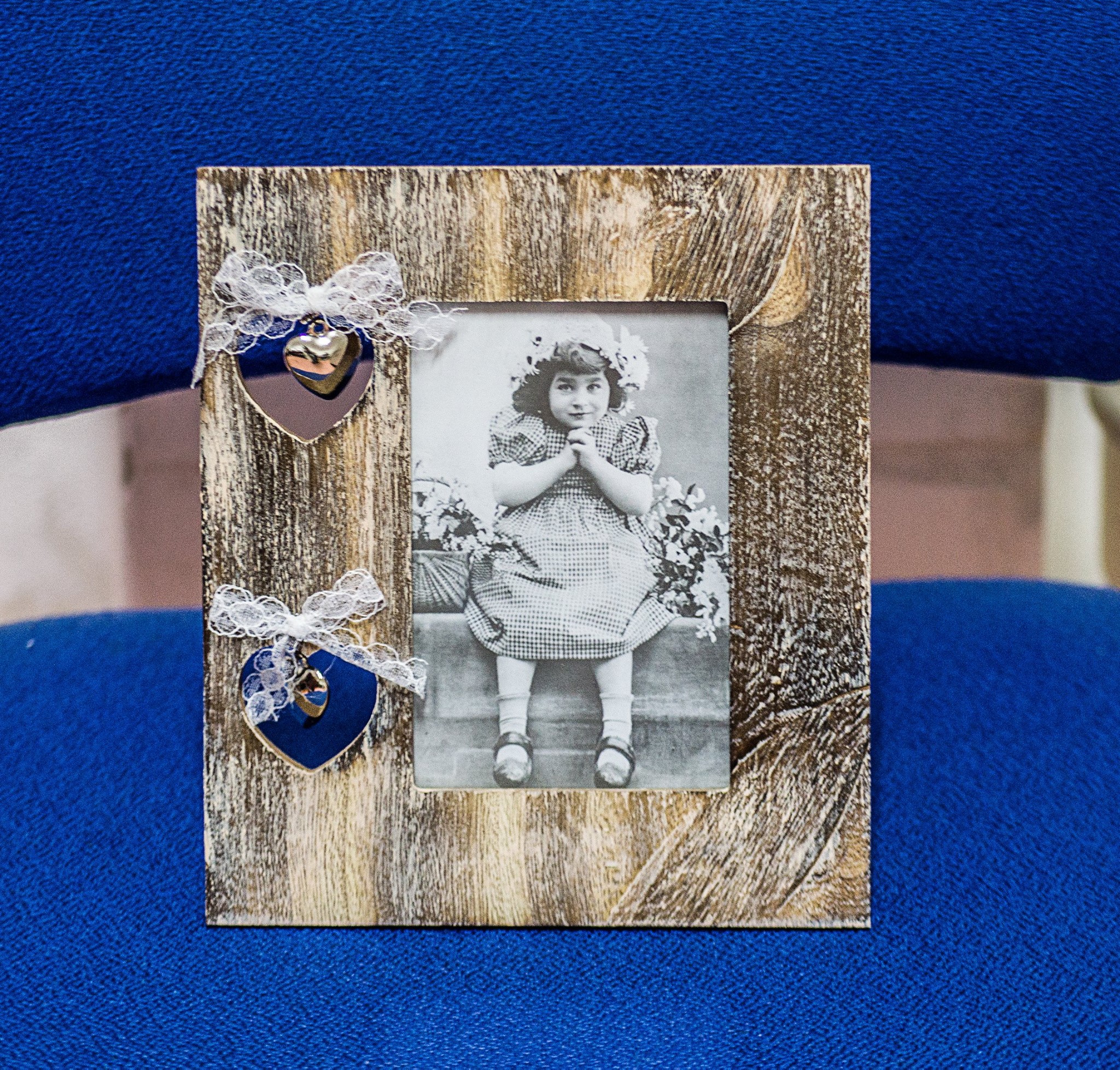 fotoramcek dietata dreveney ram so srdieckami