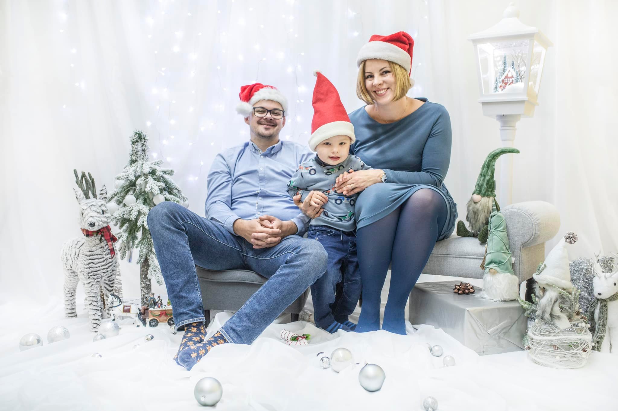 fotoservis fotografia mladej rodiny vianocna tematika