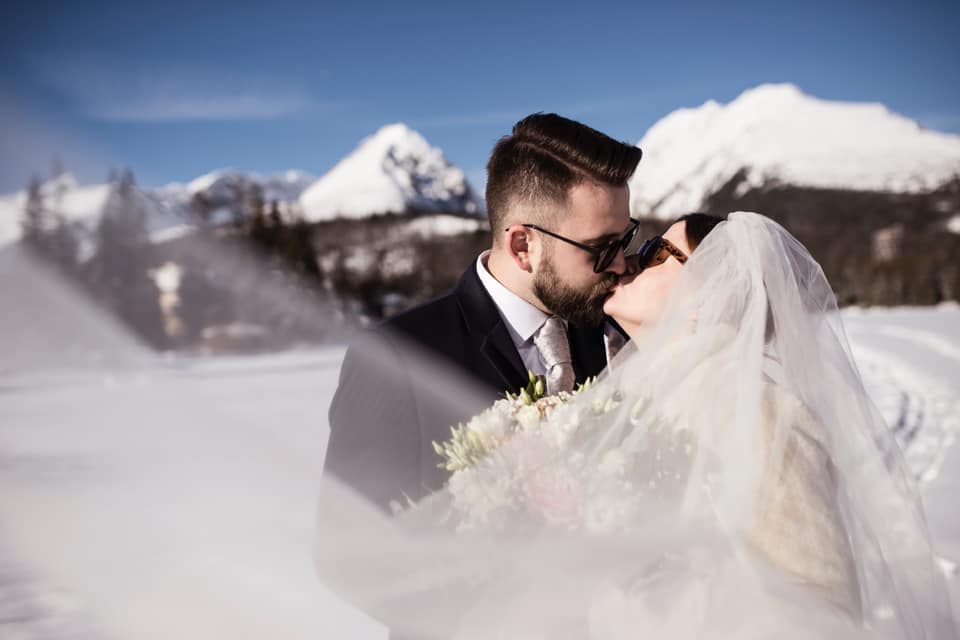 svadobny par fotografia v horach bozk mladomanzelov